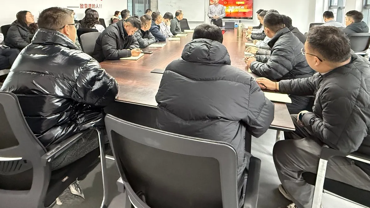 9 月制造业生产指数 51.7%、从业人员指数 48.4%：一边扩产一边减人，B2B 该谈什么 · 创链咨询现场